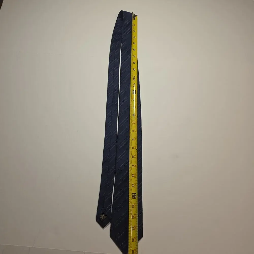 Donald J. Trump Signature Collection 100% Silk Blue Striped Tie 2004
